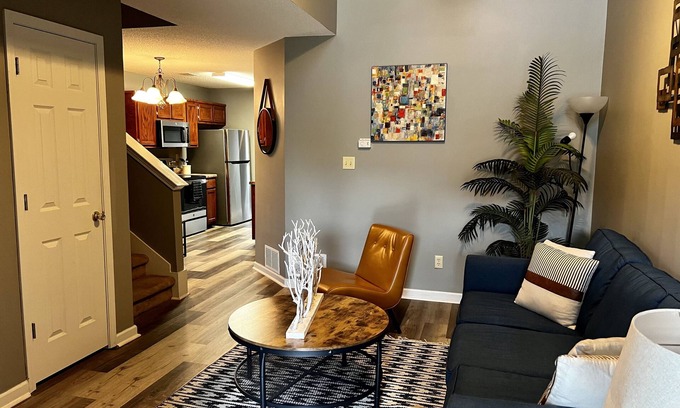 Horn Lake Maison | Cheerful 3bd/3ba home with Patio & Fireplace!