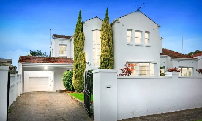 Brunswick West Maison | Cheerful 5 bedroom home with heated pool