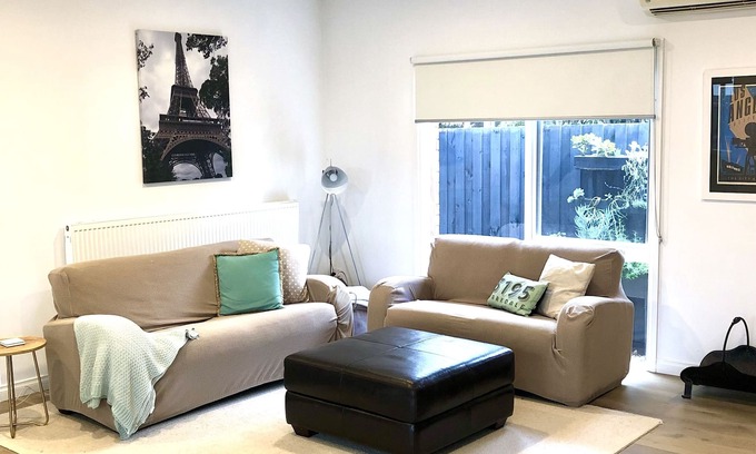 Beaumaris Maison | Cheerful Beachside home with a pool!