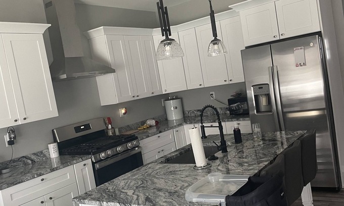 Farmington Hills Maison | Cheerful Family Home