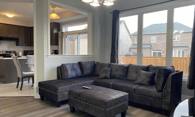 Brantford Maison | Cheerful home /Brantford college