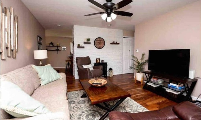 Niles Maison | Cheerful home-Niles. 5 Miles to Notre Dame, 25-30 Miles to Lake Mich Beaches