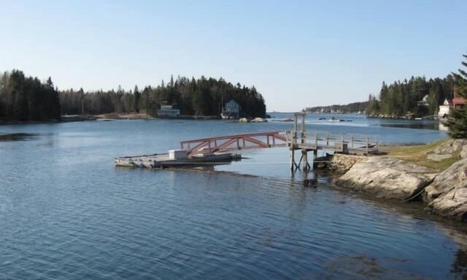 Southport Cottage | Joyeux Southfront Island Waterfront Cottage, "Un Tigin"