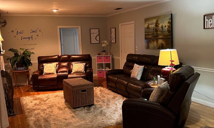 Waycross Maison | Cheerful, Spacious, and Cozy 2 bedroom home with fireplace