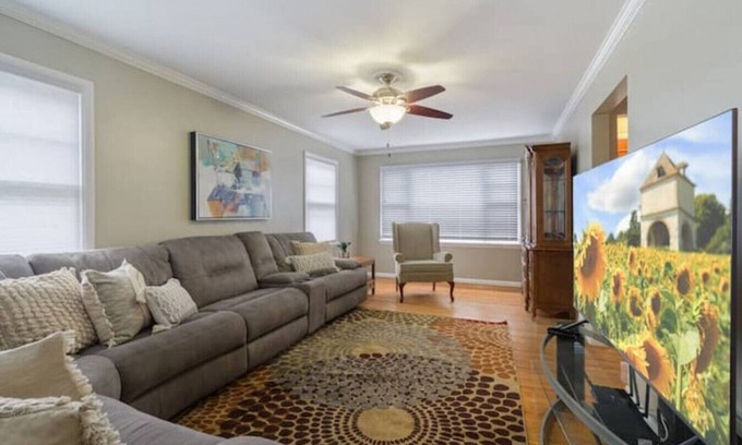 East Rochester Maison | Cheery 2-BDRM in East Rochester! w/onsite parking