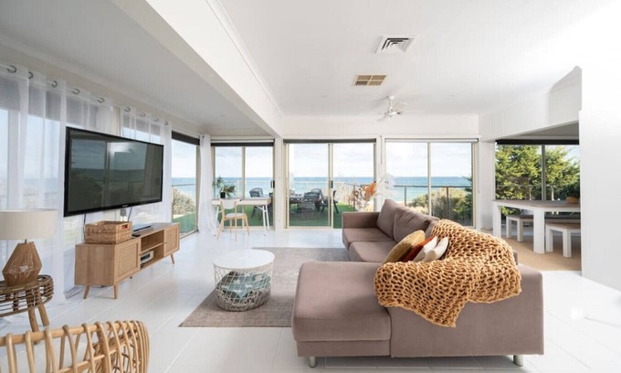 Chelsea Maison | ChelseaVue - Beachside Townhouse Retreat