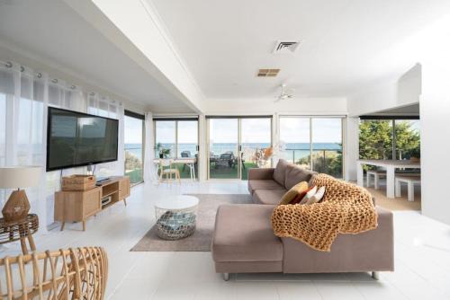 Chelsea Maison | ChelseaVue - Designer Beachside Townhouse Retreat