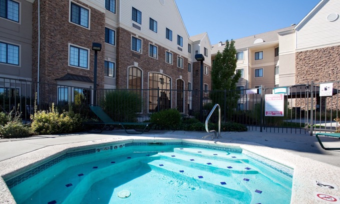 Glendale Copropriété | Suite Cherry Creek équipée | Piscine extérieure, bain à remous partagé + accès à la salle de sport