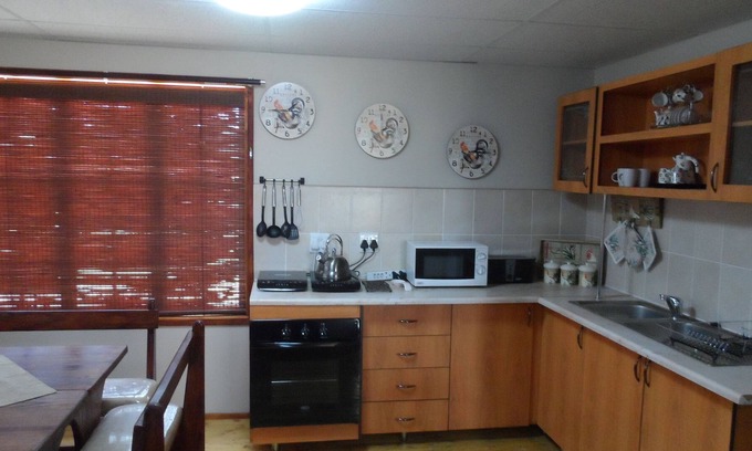 Bloemfontein Lit Et Petit-Déjeuner | Cherry Lane Self Catering in Bloemfontein Family Apartment for max. 8 guests!