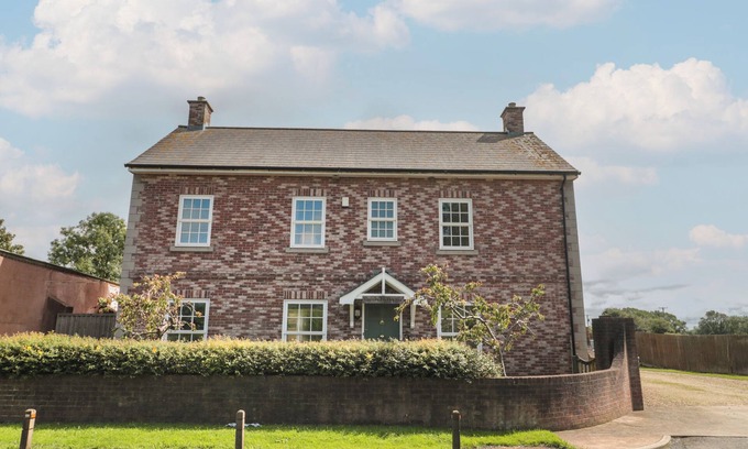 Highbridge Maison | CHERRY TREE HOUSE, family friendly, with a garden in Highbridge