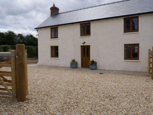 Hay on Wye Maison | Cherry Trees - 2 bedrooms -Pets Ok - woodburner