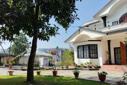Changunarayan Chalet De Ski | Chessboard villa Bar and restaurant