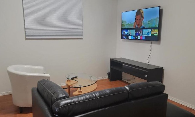 Winnipeg Appartement | ChessKings Guest House - Unit 1