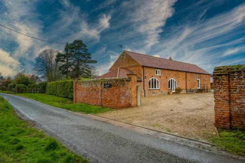 Aldborough Maison | Chestnut Barn, North Norfolk with private hot tub & close to beaches