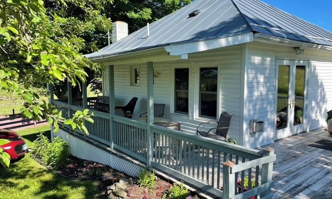 Harper Maison | Chestnut Cottage, Blue Grass VA