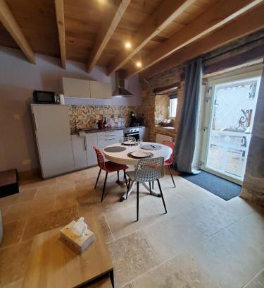 Humes Maison | Chez Émile la suite, maison 2 chambres à la campagne