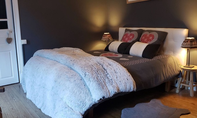 Cierp-Gaud Maison | Chez Anne,Maison avec cheminee, billard, Jardin