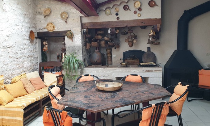 Lalbenque Maison | CHEZ DANIELE - Charming house in the heart of the village of Lalbenque