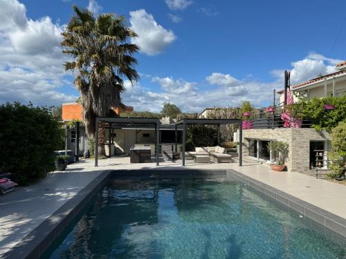 Gigean Appartement | Chez Isa - avec piscine chauffée et jacuzzi