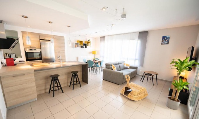 Leon Blum - Bon Coin Appartement | Chez Léon - Métro, Bus, Garage Double, 6 Personnes