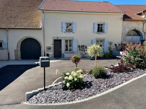 Rouvres-la-Chetive Maison | Chez la Rose luxueuse cottage avec jacuzzi