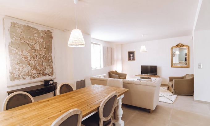 Pezenas Appartement | Chez le Jardinier, Maison 5* de 2 à 6 personnes avec jacuzzi et piscine, Pézenas