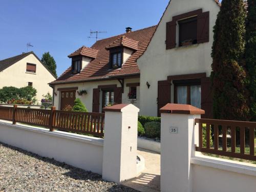 Coucy-le-Chateau-Auffrique Appartement | CHEZ MARIA ET JOSE