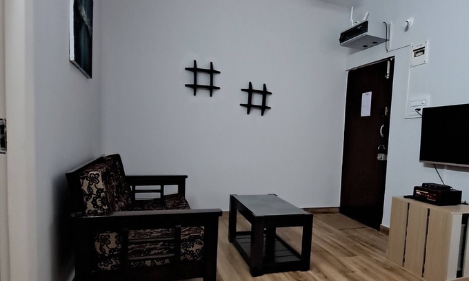 Embassy Golf Links Business Park Appartement | Chez Oly fully furnished set in a quiet, green neighborhood & centrally located!