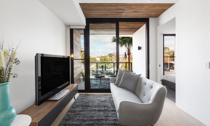 Malvern Appartement | Chic 1-Bed with a Sleek Balcony near Shops