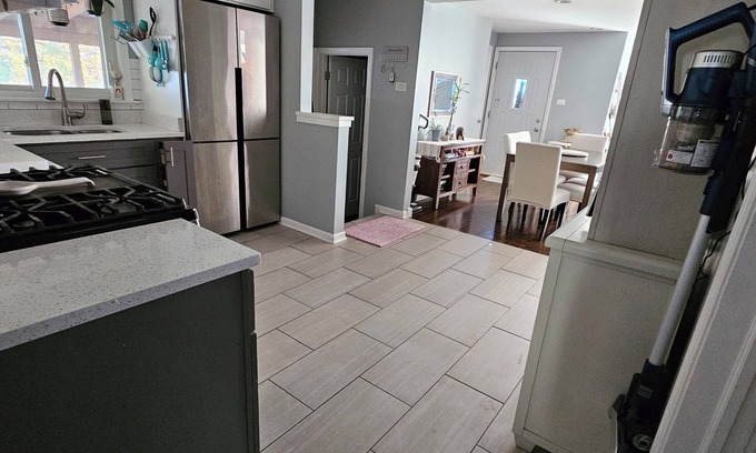 East Side Maison | Chic 1-bedroom bungalow in fantastic Chicago with WiFi, AC