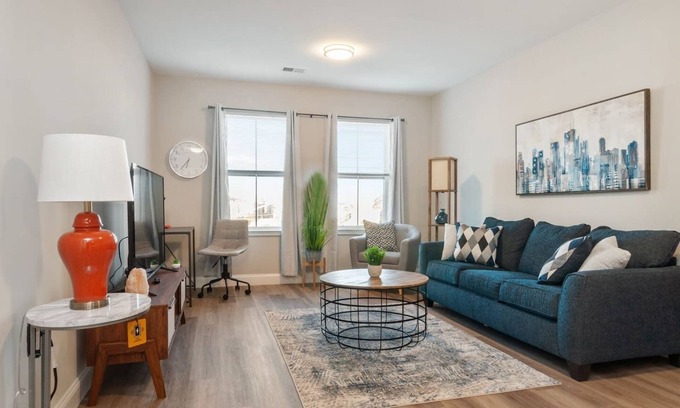 Newark Appartement | ⭐️Chic 1 BR Great Location!⭐️King Bed!⭐️FREE Parking!