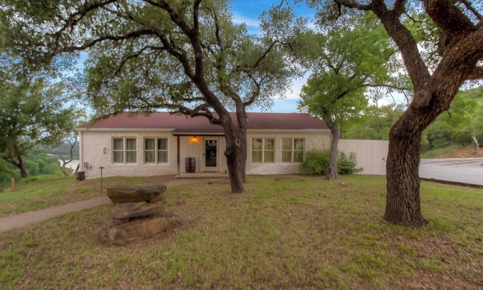 Mineral Wells Cabine | Chic 2,200 Sq. Ft. Riverfront Casita Sleeps 8 Stunning Views + Rustic Charm