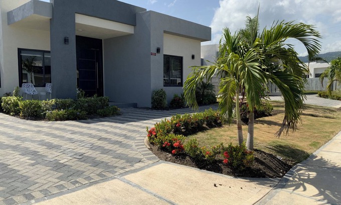 Priory Maison | Chic 2-Bedroom Luxury Home with Modern Amenities, Private Bath & Full Kitchen