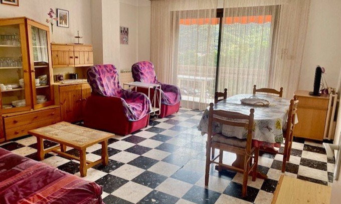 Amelie-les-Bains-Palalda Appartement | Charmant F2 avec Garage, Terrasse et Véranda, à 500m du Centre et 600m des Cures à Amélie-les-Bains