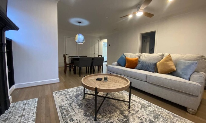 Radnor - Fort Myer Heights Maison | Chic 2BDRM - 5 min walk to Metro!