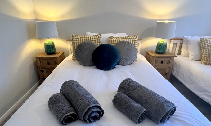 Hoddesdon Appartement | Chic 2BR Haven: Contemporary Flat in Hoddesdon