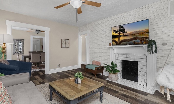 Franklin Park Maison | Chic❤️2BR near DT, 8 min walk to Franklin Park/Conservatory/Trolley District