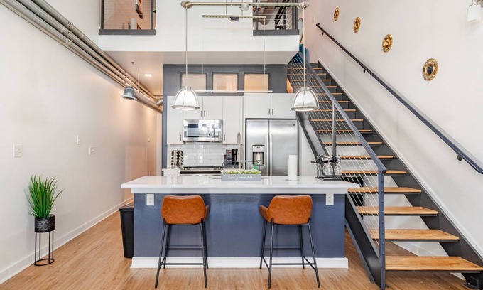 Atlantic Station Area Appartement | Chic 2BR2BA Loft – Atlantic Station, Walk to Shops, Dining & Events