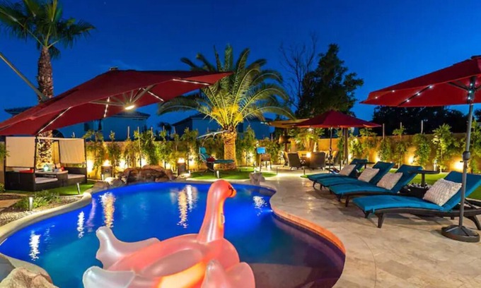 Paradise Valley Maison | CHIC SC-7BR/4Bath w/$200k yard, Heated Pool, Arcade by Entertainment District