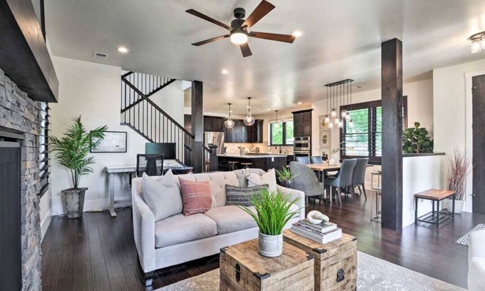 Martinez Park Maison | Chic Abode, Beautiful & Spacious, Walk to Old Town