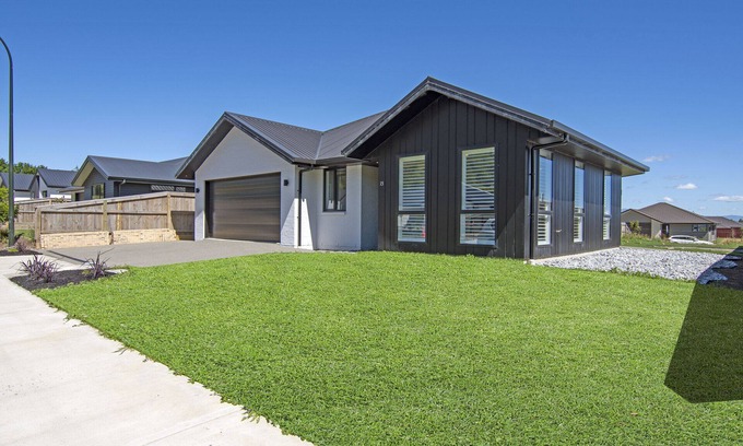 Richmond Maison | Chic And Cosy - Nelson Holiday Home