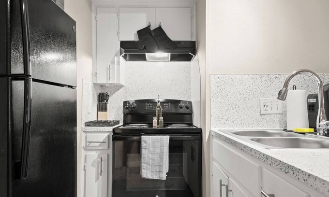 Allandale Appartement | Chic and Cozy Loft near Q2 Stadium & North ATX