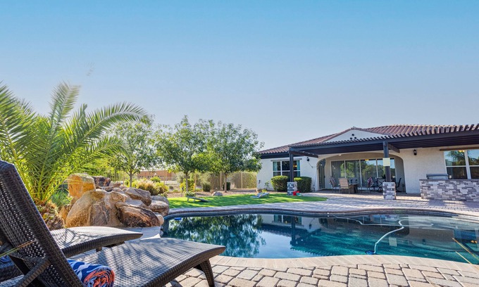 Queen Creek Maison | Chic and Cozy Retreat w/ Heated Pool, Stay long, Save more