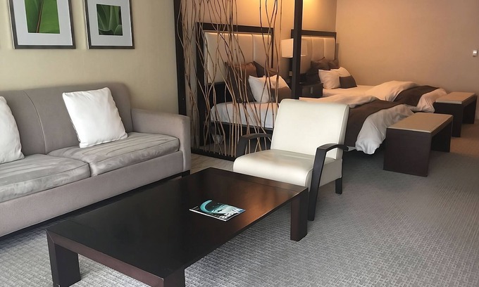 Ludlam Hôtel | Chic and Modern Living in Miami! 3 Gorgeous Rooms, Balcony | Outdoor Pool + Spa