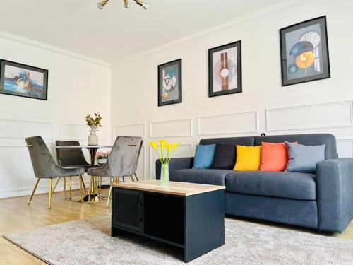Le Bourget Appartement | Chic Appartement Design et Securise avec parking, Proche Paris I CDG