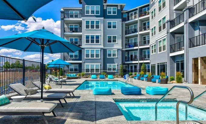 Sparks Appartement | Chic Apt. w/ Jacuzzi, Pool, Nr Casino & Shopping