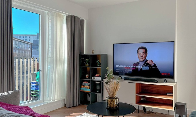 Gay Village Appartement | Chic Birmingham Apartment - Walk to everything