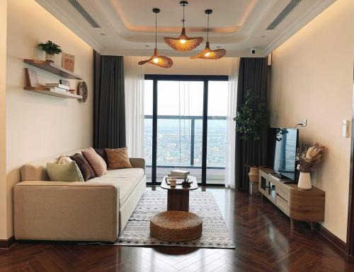 Hai Phong Appartement | Chic Boho 3BR Retreat Lakefront View