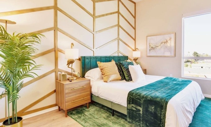 North Park Appartement | Chic Brand-New Penthouse overlooking North Park