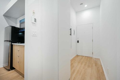Sainte-Marie Appartement | Chic Bright Apartment with Parking Near downtown Montreal